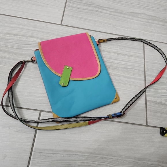 VAAN & CO Crossbody Bag - Picture 1 of 5